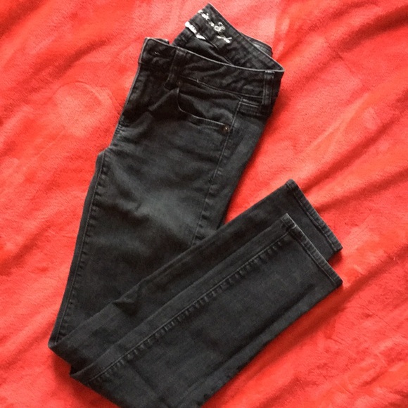 🖤AEO black low rise skinny jeans- Sz 4 - Picture 2 of 8